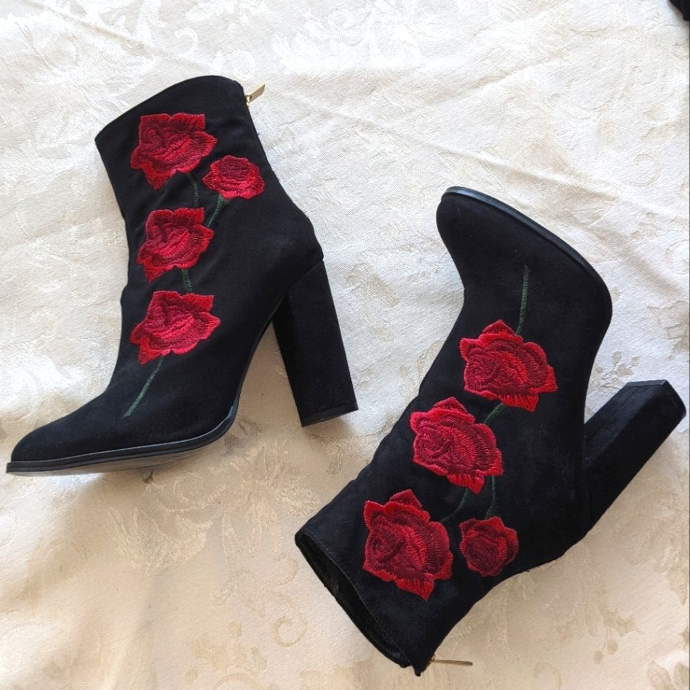 Western Black Red Romantic Flower Rose Embroidery Chunky Heel Boots Sz 7.5